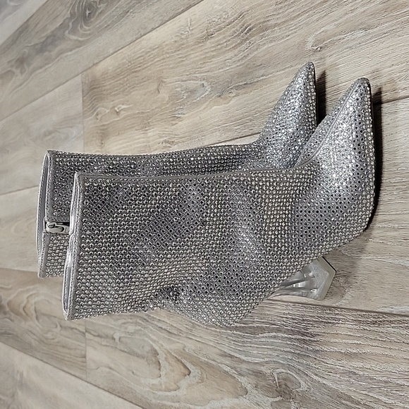 Steve Madden Size 7 Silver Embellished Vivy Heeled Bootie - Picture 1 of 9